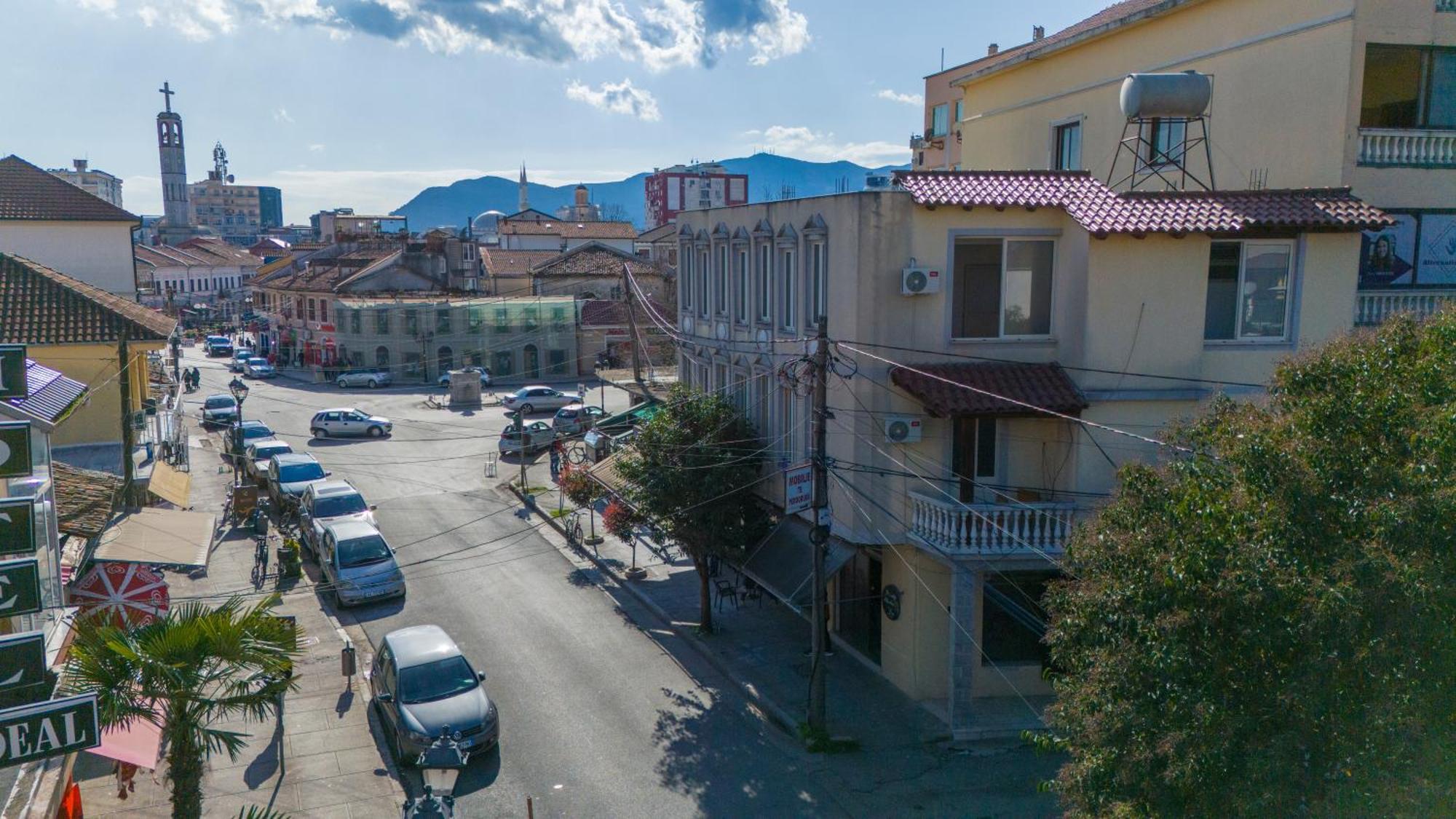 Golden Sleep Hostel Shkodër Extérieur photo