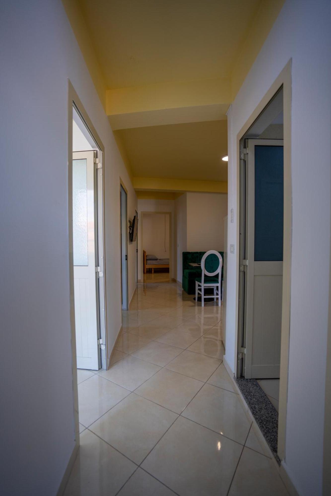 Golden Sleep Hostel Shkodër Extérieur photo